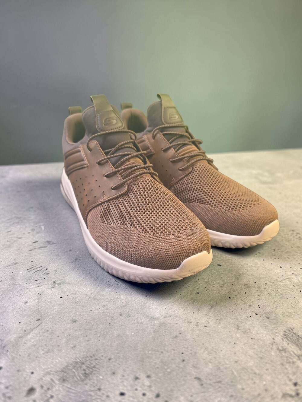 Skechers - Picture 4 of 13